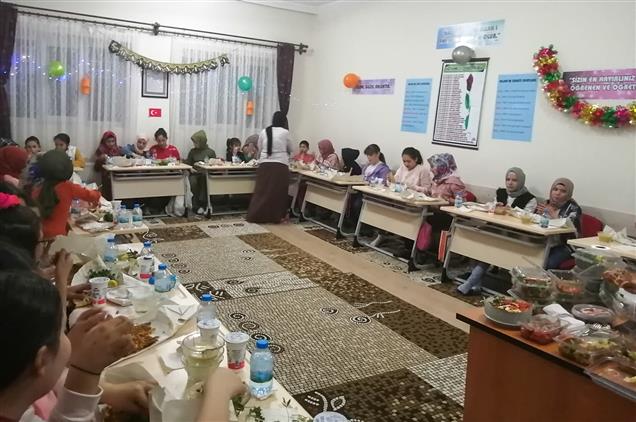 Nevşehir'de Ortaokul öğrencileri Iftarda Buluştu...