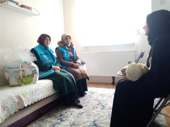 Kars'ta "hayata Başlarken" Proje Kapsamında Depremzede Aileye Ziyaret Gerçekleştirildi