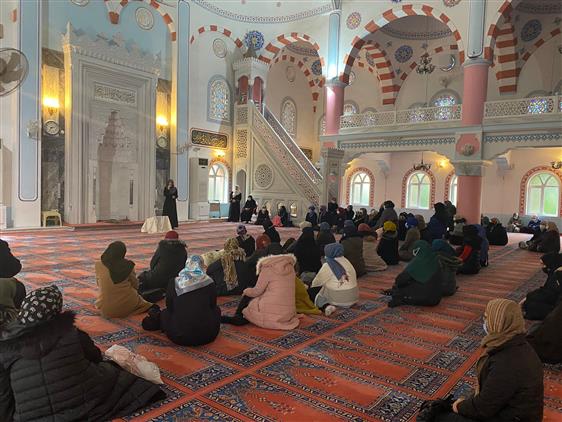 Bursa'da "mabedin Gölgesinde" Kadınlara özel Cami Programı
