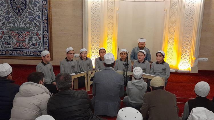 Niğde'de öğrencilerden Miraç Kandili Coşkusu