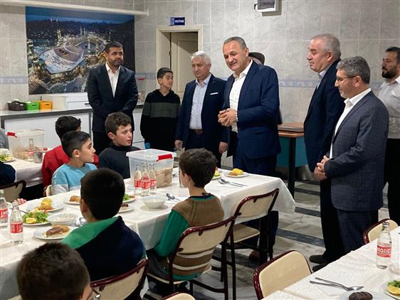 Afyonkarahisar'da “sahipata Kur’an Kursunda Hafızlarla Iftar Sevinci”