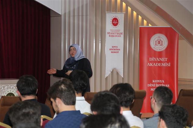 Konya Dini İhtisas Merkezi Selçuklu Müftülüğü Vaizi Hülya Anıl'dan Konferans