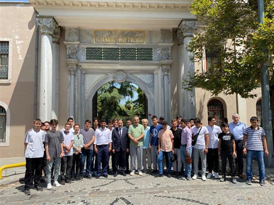 Istanbul Müftüsü Arpaguş Imam Hatipli Birinciler Ile Buluştu