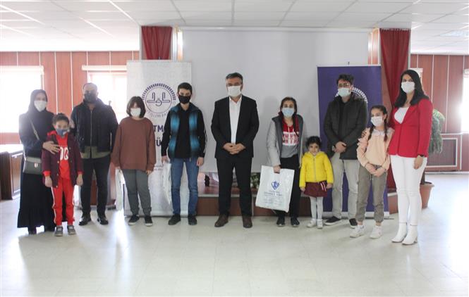 Istiklal Marşı'nın Kabulünün 100.yılı Dolayısıyla Batman Il Müftülüğü Koordinesinde Düzenlenen “on Kıta Bir Vatan, Ilelebet Istiklâl” Konulu Resim Ve Kompozisyon Yarışmasında Dereceye Girenler ödüllendirildi.