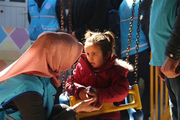 Antalya'da Suriye’de çocukların Ayakları üşümeyecek.