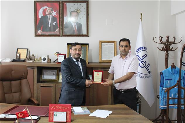 Kars'ta Tayini çıkan Personele Plaket Takdimi