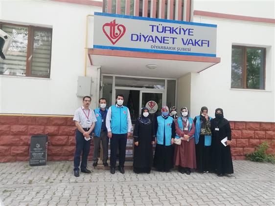 Tdv Diyarbakır şubesi Bayram öncesi Yardım Dağıtmaya Devam Ediyor