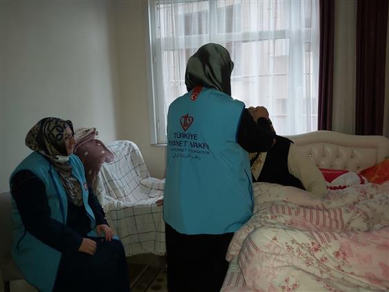 Rize'de Tdv Kadın Kollarından Yaşlılara Kandil Ziyareti