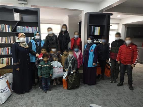 Tdv Kırklareli Kadın Kolları Soğuk Kış Günlerinde çocuklara Bot Ve Mont Hediye Etti