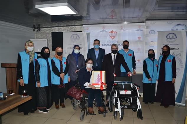 Tdv Manisa şubesi Kadın Kolların'dan Bedensel Engelliler Derneğine Akülü Tekerlekli Sandalye Bağışı