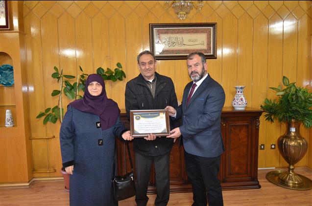 Tdv Tarafından Konya Il Müftülüğü Vaizi ümmü Taş'a Teşekkür Belgesi Takdim Edildi