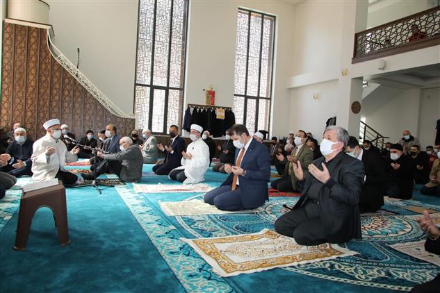 Sivas'ta Tüm şehitlerimize Ithafen Osmanpaşa Cami'nde  Mevlid-i şerif Programı Düzenlendi