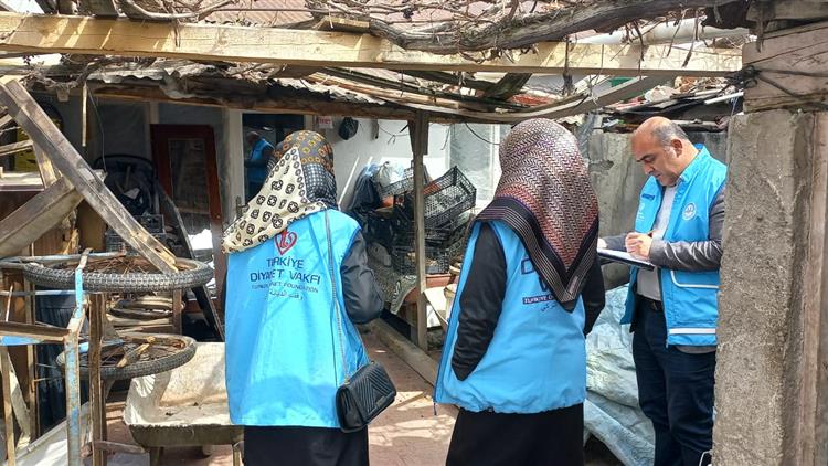 Erzincan'da Türkiye Diyanet Vakfı Alışveriş Kartları Ihtiyaç Sahibi Ailelere Dağıtıldı