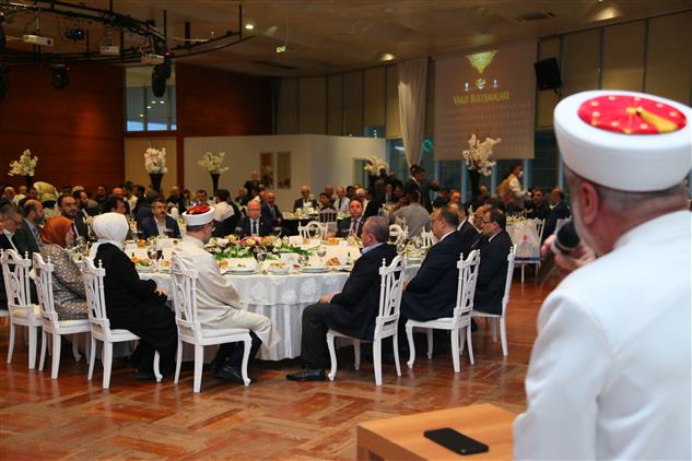 Türkiye Diyanet Vakfı Bursa’da Iftar Düzenledi