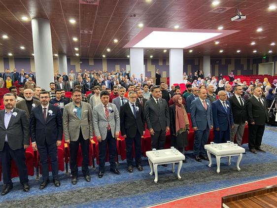 Türkiye Diyanet Vakfı Genel Müdürü Sayın Izani Turan, Karabük'te  "peygamberimiz, Cami Ve Irşat" Konulu Konferans Verdi