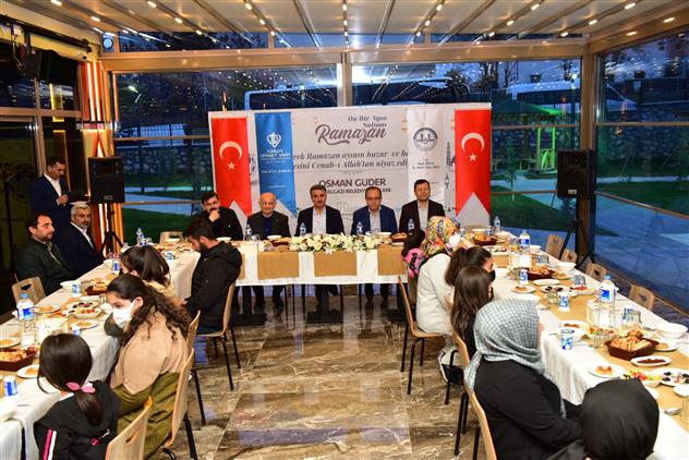 Türkiye Diyanet Vakfı Malatya şubesi Yetimler Günü Dolayısıyla Iftar Programı Düzenledi