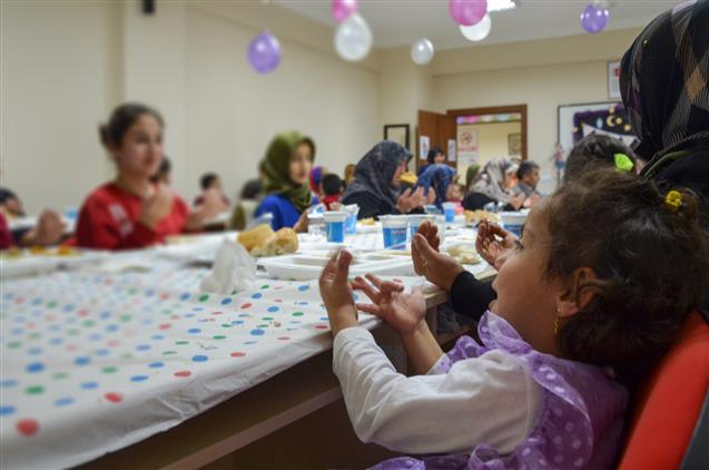 Türkiye Diyanet Vakfı Nevşehir şubesince Yetimlere Iftar Programı Düzenlendi...