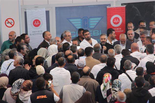 Türkiye’den Direkt Mekke’ye Giden Ilk Hacı Kafilesi (erzurum) Dualarla Uğurlandı