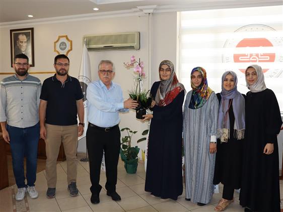 Türkiye Diyanet Vakfı (tdv) Kadın Kolları Manisa şubesin'den Il Müftüsüne Ziyaret