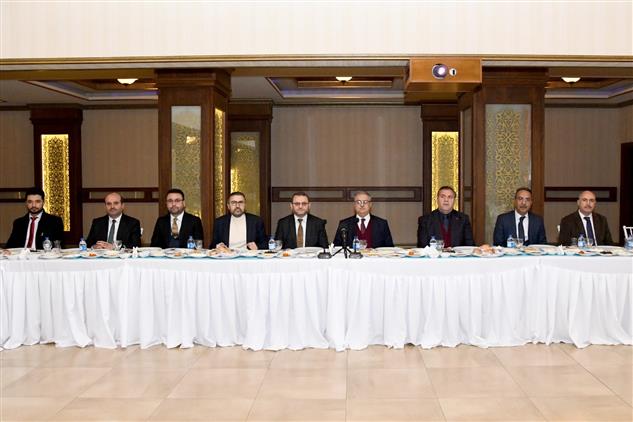 Mersin'de Vali Su, Islami Ilimler Ve Ilahiyat Fakültesi öğrencileri Ile Bir Araya Geldi