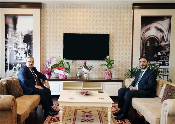 Bursa'da Vali Yakup Canbolat Müftü Yavuz Selim Karabayır'a Iade-i Ziyarette Bulundu