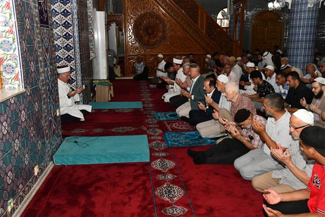 Mersin'de Vatandaşlar Bayram Namazında Camileri Doldurdu