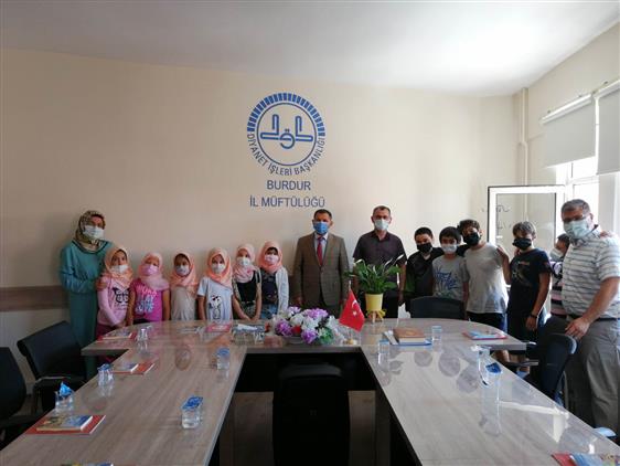 Burdur'da Yaz Kursu öğrencilerinden Müftülüğümüze Ziyaret