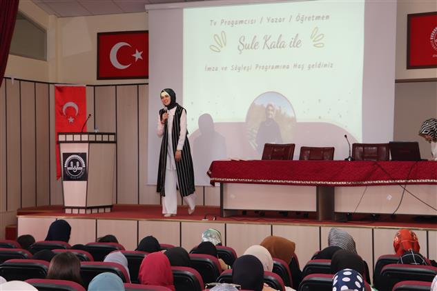 Sivas'ta Yazar şule Kala, öğrencilerle Söyleşi Programında Bir Araya Geldi