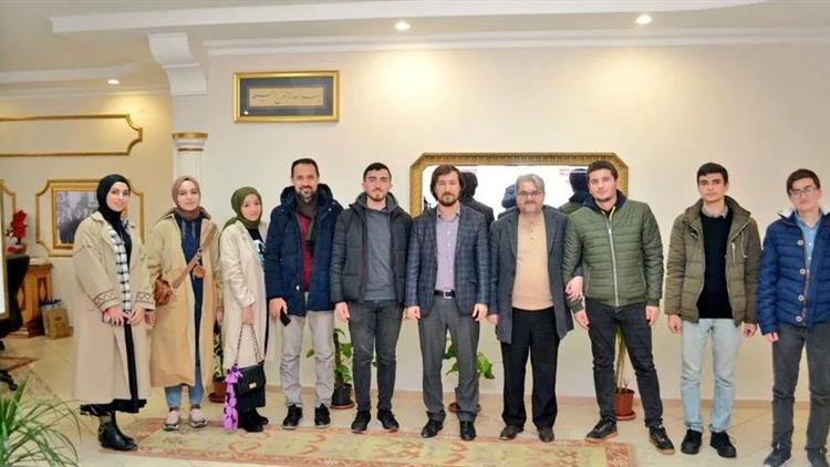 Manisa'da Iyilik Güzellik Gençlik Topluluğun'dan Il Müftüsüne Ziyaret