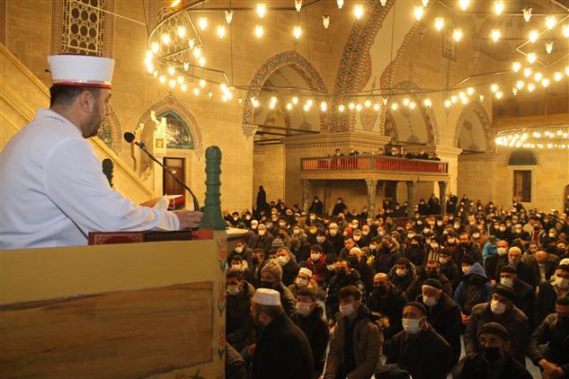 Amasya'da Yılın Ilk Gününün Sabahında Eller Semaya Kalktı Gönüller Namazla, Dualarla Huzur Buldu