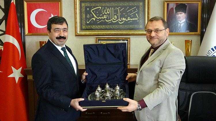 Mersin'de Izmir Kâtip çelebi üniversitesi Rektörü Prof. Dr. Köse, Il Müftüsü Dr. Kondi’yi Ziyaret Etti