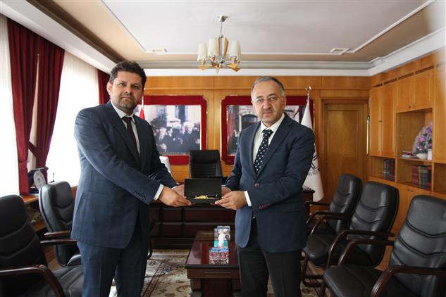 Izmir Il Sağlık Müdüründen Il Müftümüze Ziyaret