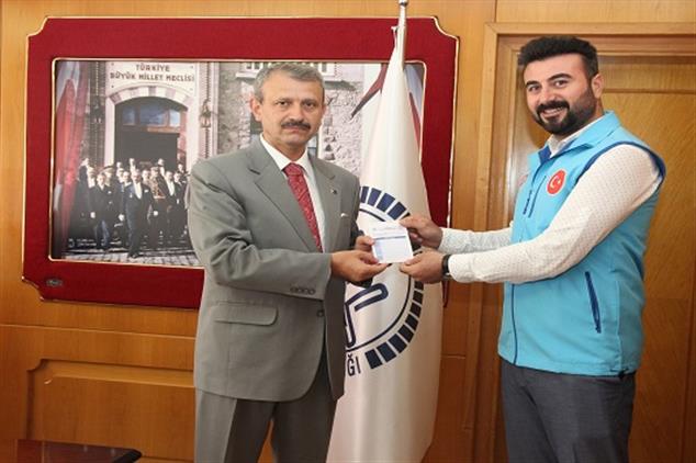 Izmir Müftüsü Balkan Ve Ailesinden Tdv'ye Destek